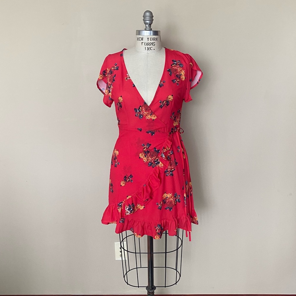 Red floral wrap dress M